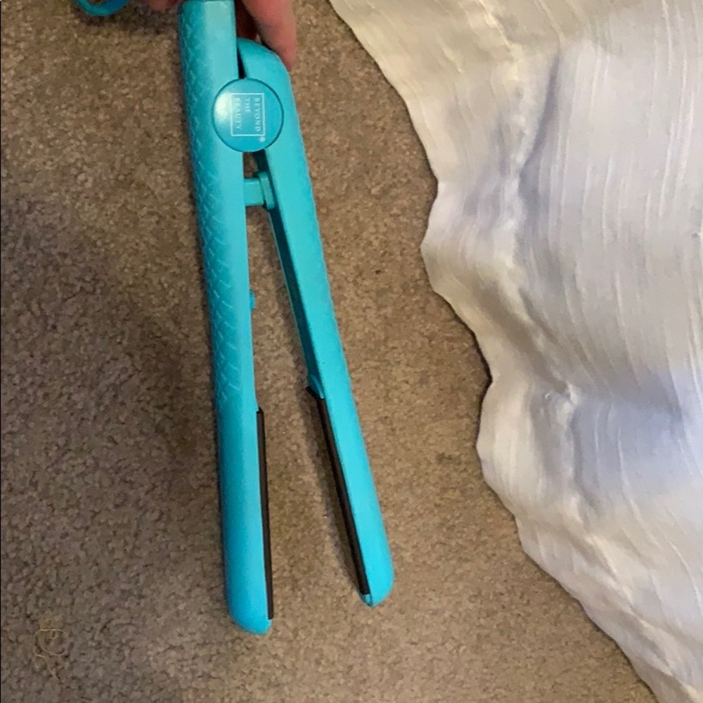 Hair straightener